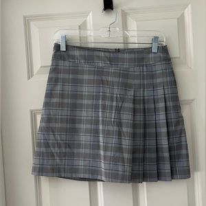 Women’s Nike Dri-Fit golf skort, size 4 gray plaid, pleated skirt workout active